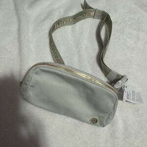 Lululemon EVERYWHERE BELT Bag 1L sold out vapor Gold spellout NWT